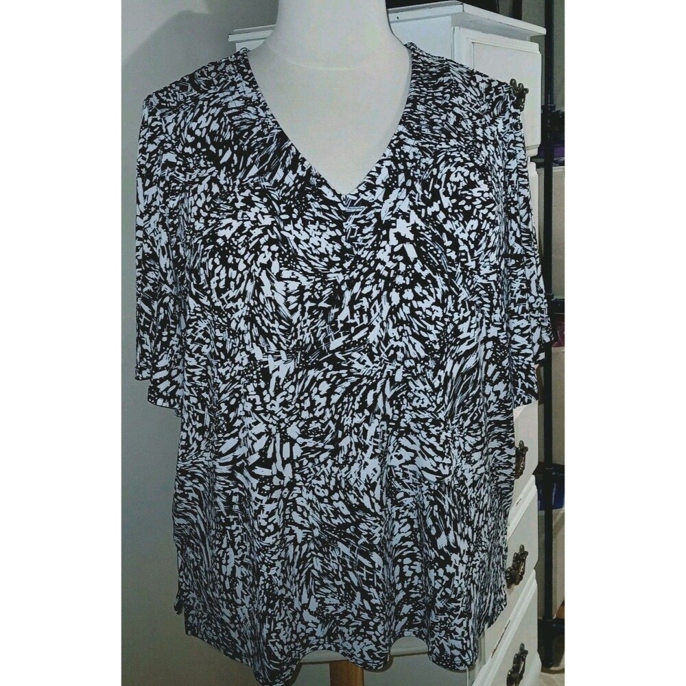 JM COLLECTION Womens 3X V Neck Career Casual Short Flare Sleeve Black Cream Top - Picture 2 of 10